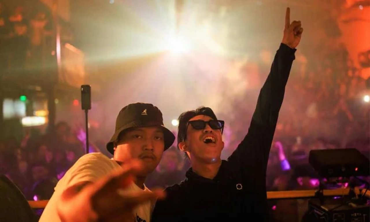 Young Indonesians Embrace Britpop Scene with Passionate Singalongs and Swagger